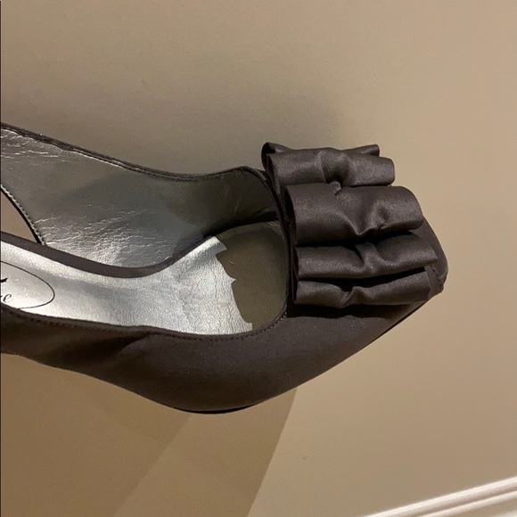 Satin shoes - Picture 2 of 3